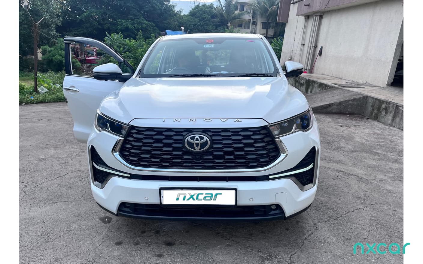 Toyota Innova Hycross